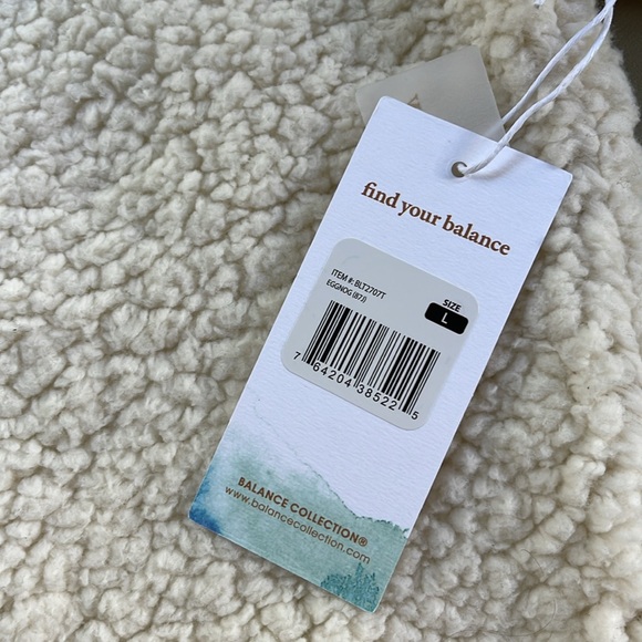 Balance Collection Pullover. - Picture 3 of 9